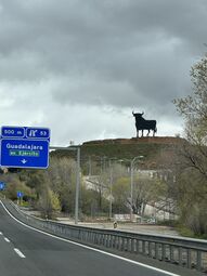 Vorschaubild El toro - Ein typisches Symbol Spaniens ist öfter entlang der Autobahnen zu sehen