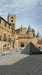 Vorschaubild Der Bau der Burg wurde im 12. Jh. begonnen und in den folgenden Jh. ständig erweitert.