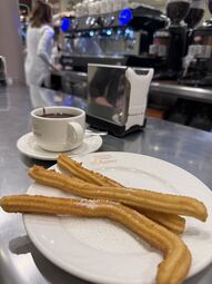 Vorschaubild Churros con chocolate schmecken auch abends noch sehr lecker.