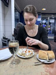 Vorschaubild Calamares in einer speziellen Knobi-Soße sollen besonders typisch für die Stadt sein.