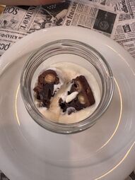 Vorschaubild Joghurt mit Schokokuchen rundet das vielseitige „Menu del Día“ ab.
