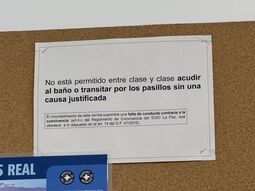 Vorschaubild Solamente hay un recreo para ir al servicio.