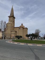 Vorschaubild Die Iglesia de San Pedro wirkt zwar groß, wird aber schnell durch den Palacio Real in den Schatten gestellt.