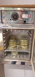 Vorschaubild Wärmeschrank mit Petrischalen