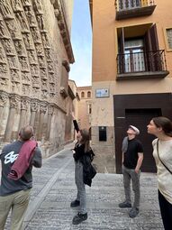 Vorschaubild Alba zeigt uns den imposanten Torbogen der Kathedrale Tudelas.